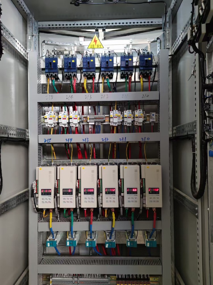 在电力调解器设计中，，，如那里置电源颤抖和电网脉动的影响？？？