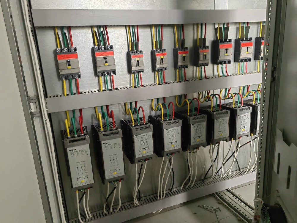 交流电力调解器和直流电力调解器的事情原理有哪些要害区别？？