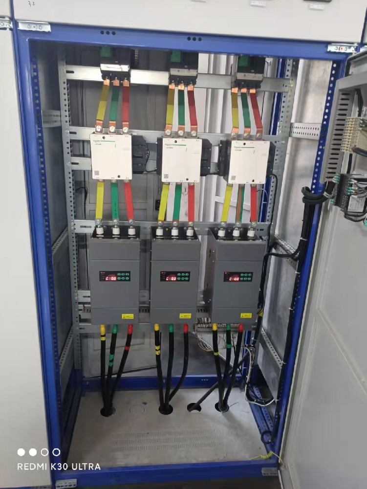 从投资回报率的角度看，，，，使用电力调解器能为工厂带来哪些经济效益（如节能、提高产品质量等）？？？