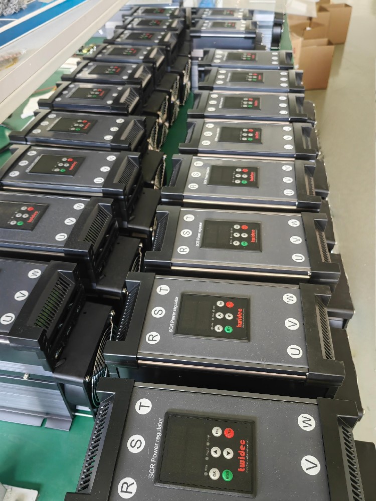 有没有步伐降低电力调解器运行时的噪音？？