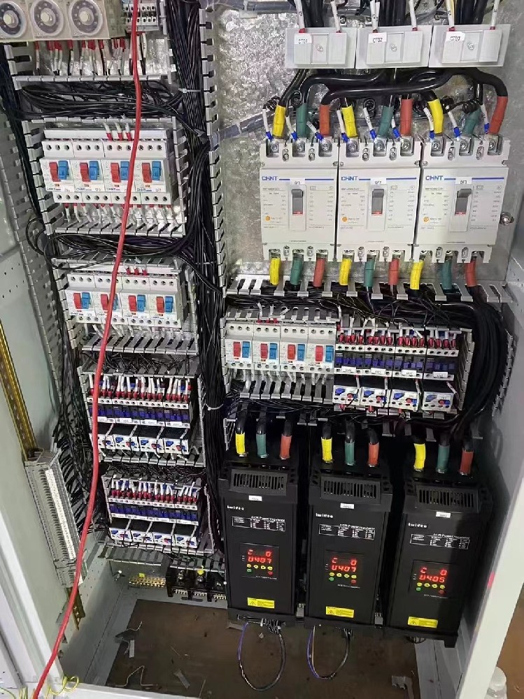 电力调解器运行一段时间后，，显示的电流值与现实丈量值误差较大，，是什么缘故原由导致丈量禁绝，，该怎样校准？？