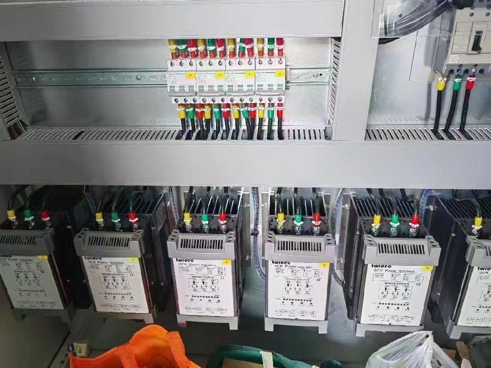 电力调解器的散热电扇损坏，，，暂时没有合适的备件替换，，，能否短时间内继续运行装备？？？