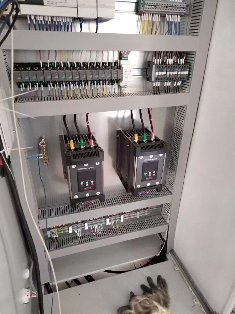 电力调解器在运行中误触紧迫阻止按钮，，，恢复正常运行需要举行哪些操作和检查？？？