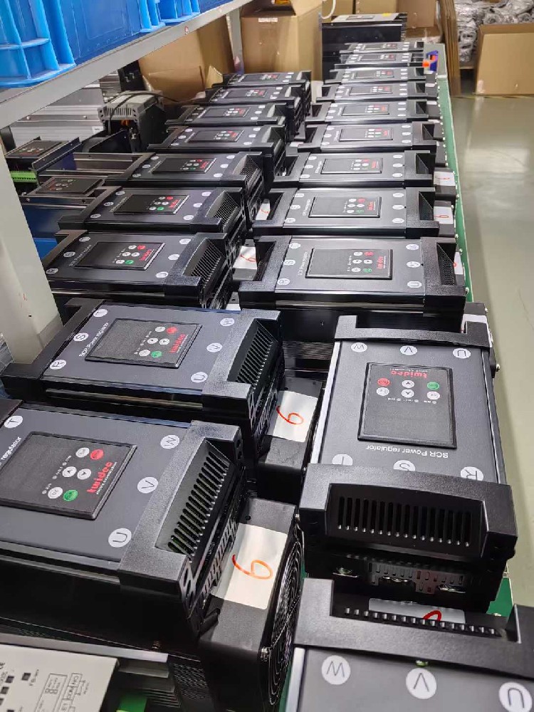 实验将电力调解器与新的负载装备毗连，，，却无法正常事情，，，该从哪些方面排查兼容性问题？？？？